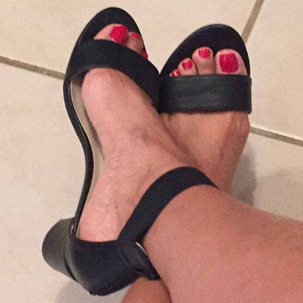 White Mountain strappy block heel. Sz 6.5